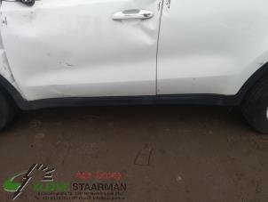 Used Side skirt, left Kia Sportage (QL) 1.6 GDI 132 16V 4x2 Price on request offered by Kleine Staarman B.V. Autodemontage