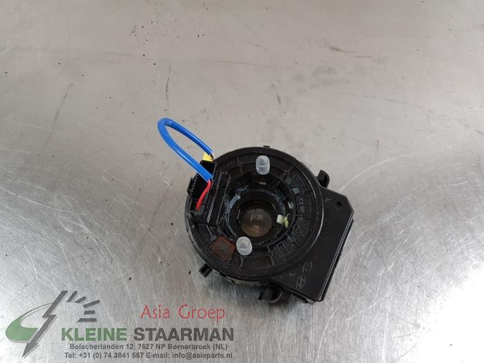 Airbag clock spring from a Kia Sportage (QL) 1.6 GDI 132 16V 4x2 2019