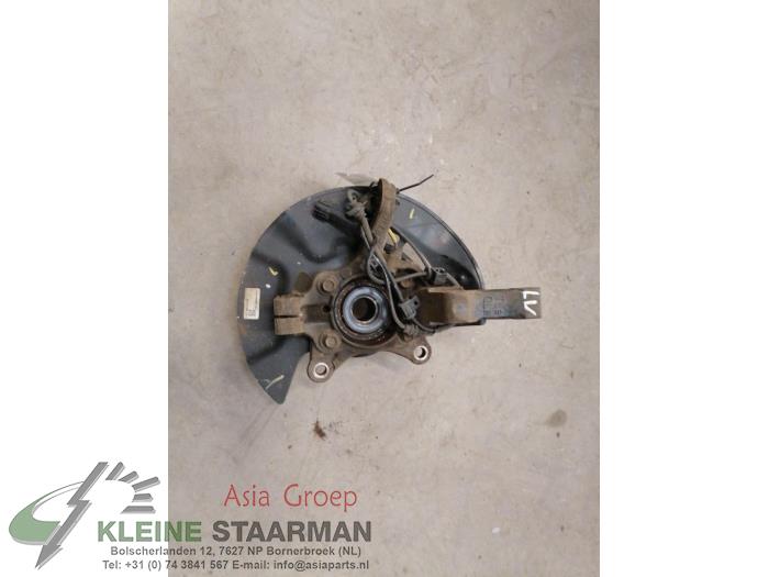 Knuckle, front left from a Kia Sportage (QL) 1.6 GDI 132 16V 4x2 2017