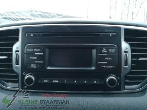 Gebrauchte Radio CD Spieler Kia Sportage (QL) 1.6 GDI 132 16V 4x2 Preis auf Anfrage angeboten von Kleine Staarman B.V. Autodemontage