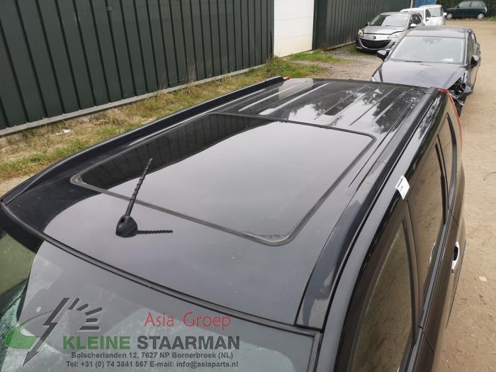 Roof rail, left from a Nissan X-Trail (T31) 2.0 XE,SE,LE dCi 16V 4x4 2012
