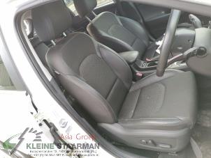 Gebrauchte Sitz rechts Hyundai i30 (PDEB5/PDEBB/PDEBD/PDEBE) 1.4 T-GDI 16V Preis auf Anfrage angeboten von Kleine Staarman B.V. Autodemontage