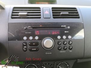 Używane Radioodtwarzacz CD Suzuki Swift (ZA/ZC/ZD1/2/3/9) 1.3 VVT 16V Cena na żądanie oferowane przez Kleine Staarman B.V. Autodemontage