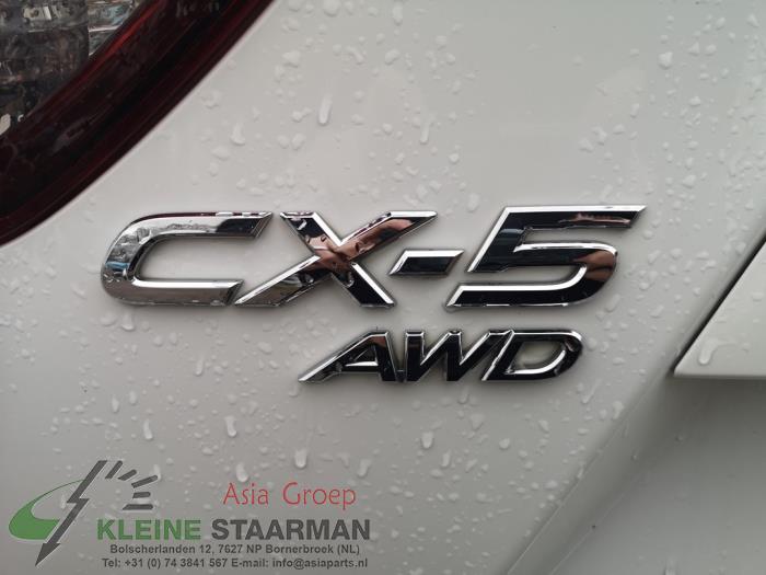 Echappement silencieux central d'un Mazda CX-5 (KE,GH) 2.2 Skyactiv D 16V High Power 4WD 2016