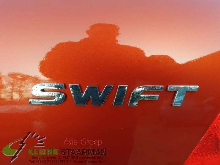 Caja de batería de un Suzuki Swift (ZA/ZC/ZD1/2/3/9) 1.5 VVT 16V 2009