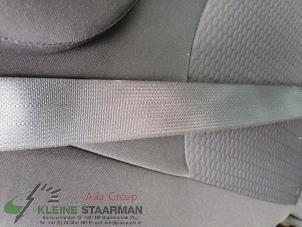 Usados Cinturón de seguridad centro detrás Nissan Micra (K13) 1.2 12V Precio de solicitud ofrecido por Kleine Staarman B.V. Autodemontage