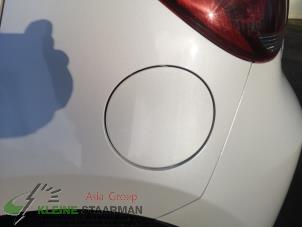 Używane Pokrywa wlewu paliwa Mazda 2 (DJ/DL) 1.5 SkyActiv-G 90 Cena na żądanie oferowane przez Kleine Staarman B.V. Autodemontage