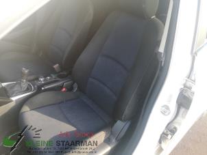 Używane Fotel lewy Mazda 2 (DJ/DL) 1.5 SkyActiv-G 90 Cena na żądanie oferowane przez Kleine Staarman B.V. Autodemontage