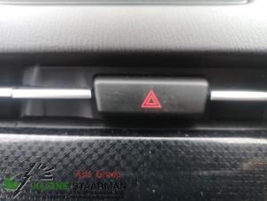 Usagé Commutateur éclairage d'urgence Mazda 2 (DJ/DL) 1.5 SkyActiv-G 90 Prix sur demande proposé par Kleine Staarman B.V. Autodemontage