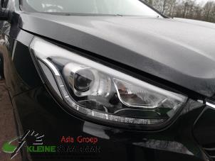 Używane Reflektor prawy Hyundai iX35 (LM) 1.6 GDI 16V Cena na żądanie oferowane przez Kleine Staarman B.V. Autodemontage