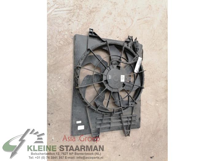 Cooling fan housing from a Kia Carens IV (RP) 1.6 GDI 16V 2014