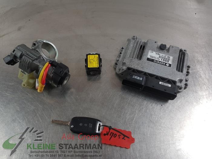 Ignition lock + computer from a Kia Carens IV (RP) 1.6 GDI 16V 2014