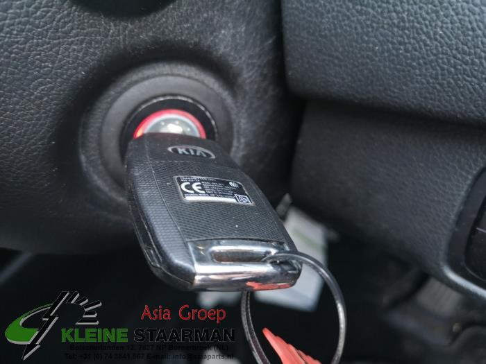 Ignition lock + computer from a Kia Carens IV (RP) 1.6 GDI 16V 2014