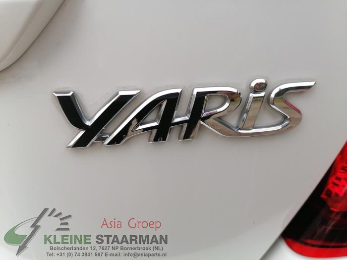Rear gas strut, right from a Toyota Yaris III (P13) 1.0 12V VVT-i 2016