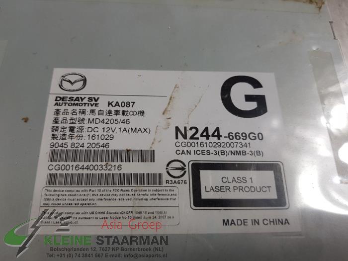 Reproductor de CD de un Mazda MX-5 (ND) 1.5 Skyactiv G-131 16V 2017