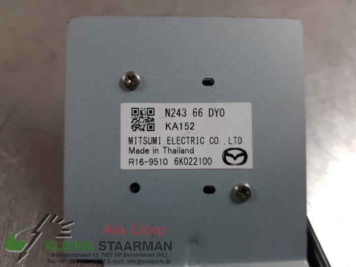 Antena GPS de un Mazda MX-5 (ND) 1.5 Skyactiv G-131 16V 2017