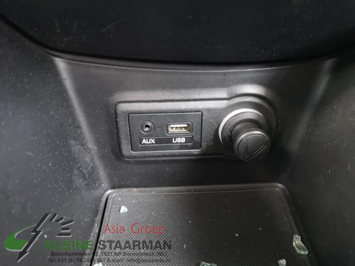AUX / USB-Anschluss van een Hyundai iX20 (JC) 1.4i 16V 2016