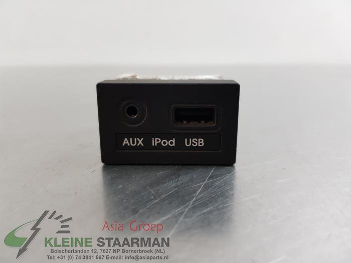 AUX / USB connection from a Kia Picanto (TA) 1.2 16V 2014
