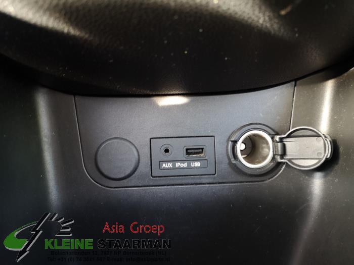 AUX / USB connection from a Kia Picanto (TA) 1.2 16V 2014