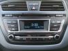 Radio CD Spieler van een Hyundai i20 (GBB), 2014 / 2020 1.2i 16V, Fließheck, Benzin, 1.248cc, 62kW (84pk), FWD, G4LA, 2014-11 / 2020-08, GBB5P1; GBB5P2 2016