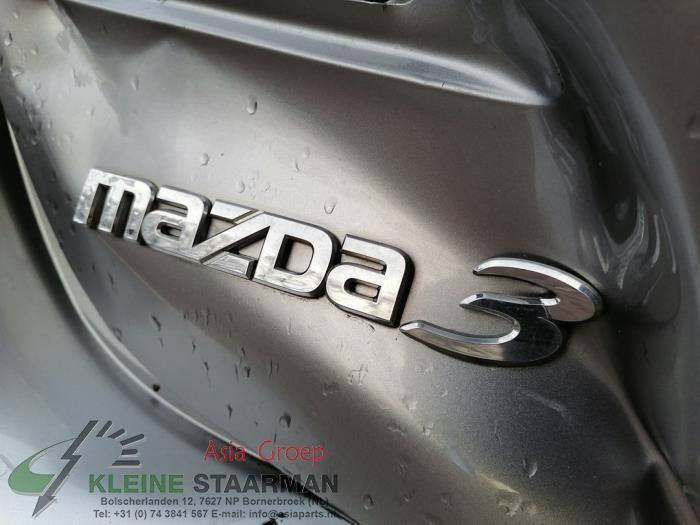 Mangueta izquierda detrás de un Mazda 3 Sport (BL14/BLA4/BLB4) 2.0i MZR 16V 2011