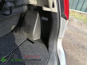 Używane Tapicerka pokrywy bagaznika prawa Nissan Note (E11) 1.6 16V Cena na żądanie oferowane przez Kleine Staarman B.V. Autodemontage