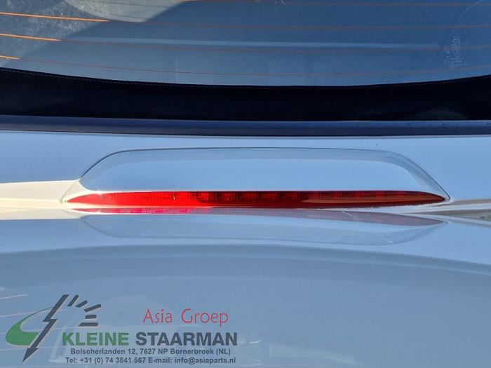 Zusätzliches Bremslicht Mitte van een Mazda MX-5 (ND) 1.5 Skyactiv G-131 16V 2017