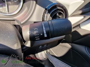 Usados Interruptor de limpiaparabrisas Mazda MX-5 (ND) 1.5 Skyactiv G-131 16V Precio de solicitud ofrecido por Kleine Staarman B.V. Autodemontage