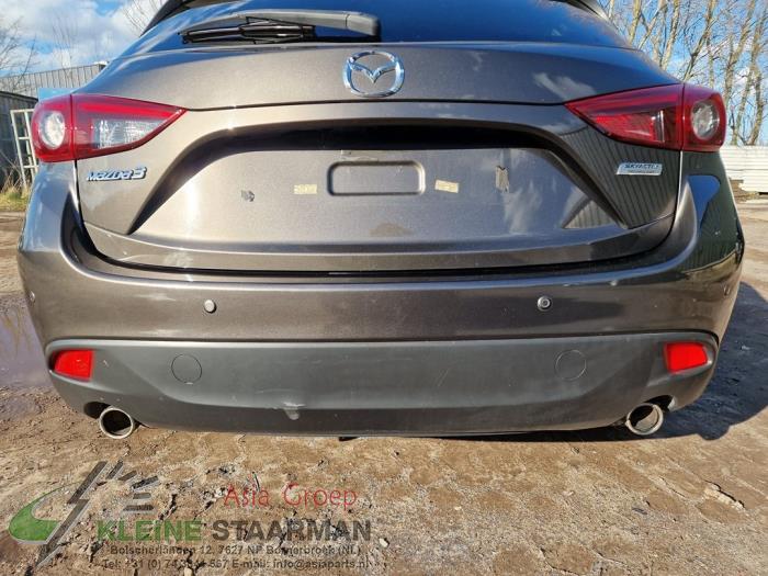 Echappement silencieux arrière d'un Mazda 3 (BM/BN) 2.0 SkyActiv-G 120 16V 2015