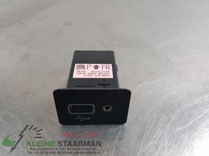 Nissan micra deals aux adapter