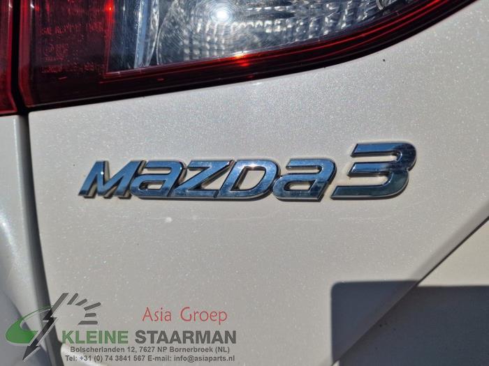 Mangueta izquierda detrás de un Mazda 3 (BM/BN) 2.2 SkyActiv-D 150 16V 2015