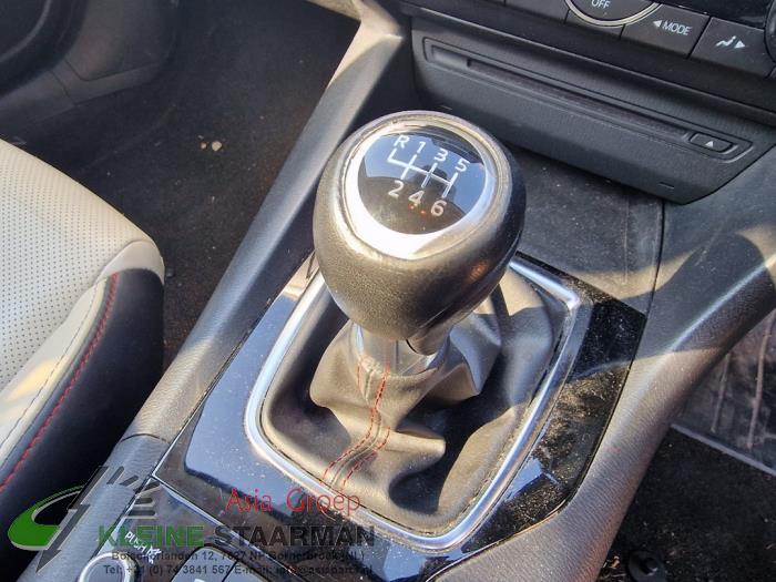Botón de palanca de un Mazda 3 (BM/BN) 2.2 SkyActiv-D 150 16V 2015