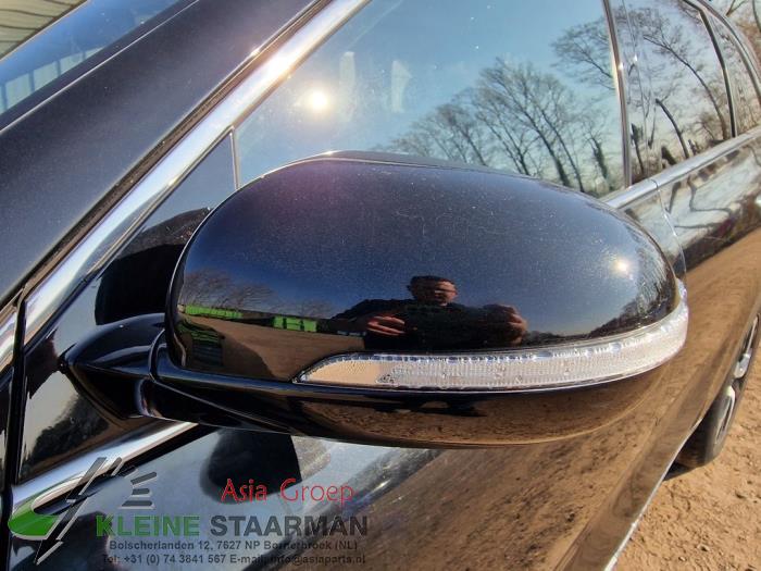 Wing mirror, left from a Kia Sorento III (UM) 2.2 CRDi 16V VGT 4x4 2016