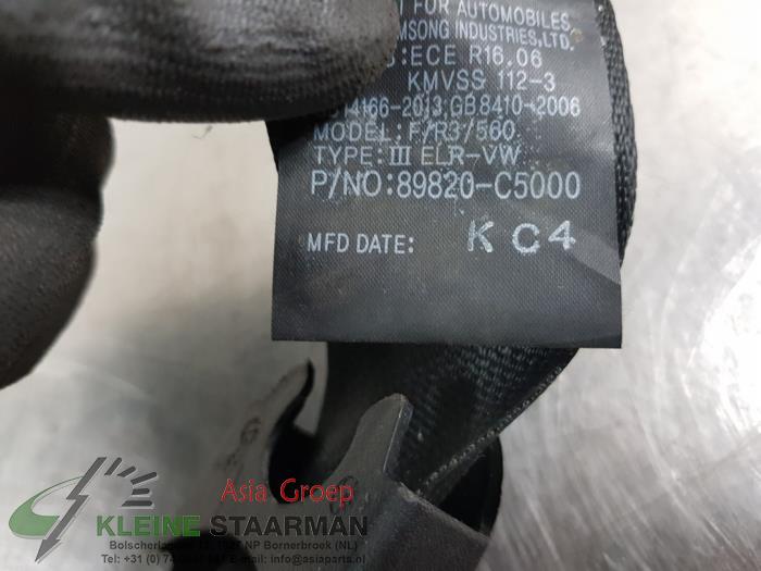 Ceinture arrière droit d'un Kia Sorento III (UM) 2.2 CRDi 16V VGT 4x4 2016
