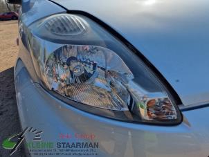 Używane Reflektor prawy Daihatsu Sirion 2 (M3) 1.3 16V DVVT Cena na żądanie oferowane przez Kleine Staarman B.V. Autodemontage