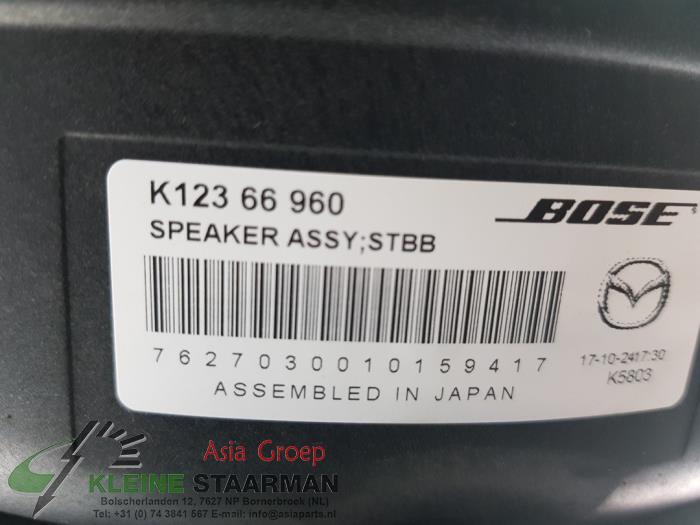 Subwoofer from a Mazda CX-5 (KF) 2.2 SkyActiv-D 150 16V 2WD 2018