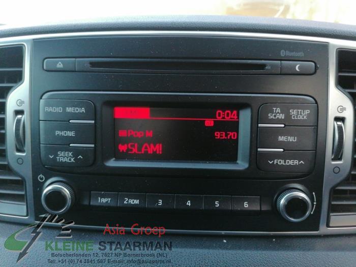 Radio/Lecteur CD d'un Kia Sportage (QL) 1.7 CRDi 115 16V 4x2 2017