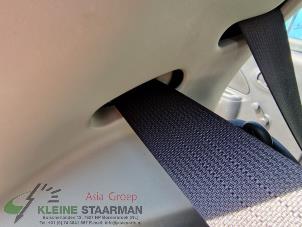Usados Cinturón de seguridad centro detrás Nissan Micra (K13) 1.2 12V Precio de solicitud ofrecido por Kleine Staarman B.V. Autodemontage