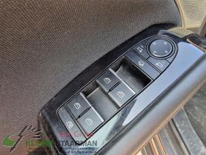 Gebrauchte Elektrisches Fenster Schalter Mazda 3 (BP) 2.0 SkyActiv-X 180 M Hybrid 16V Preis auf Anfrage angeboten von Kleine Staarman B.V. Autodemontage
