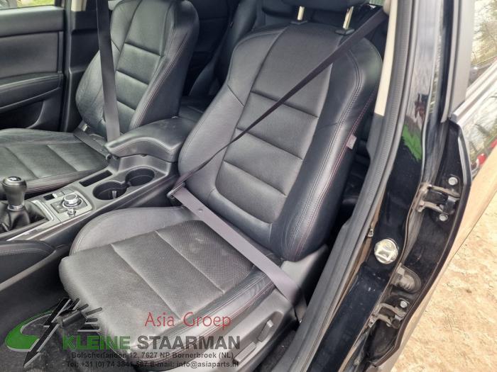 Seat, left from a Mazda CX-5 (KE,GH) 2.2 Skyactiv D 16V High Power 4WD 2016