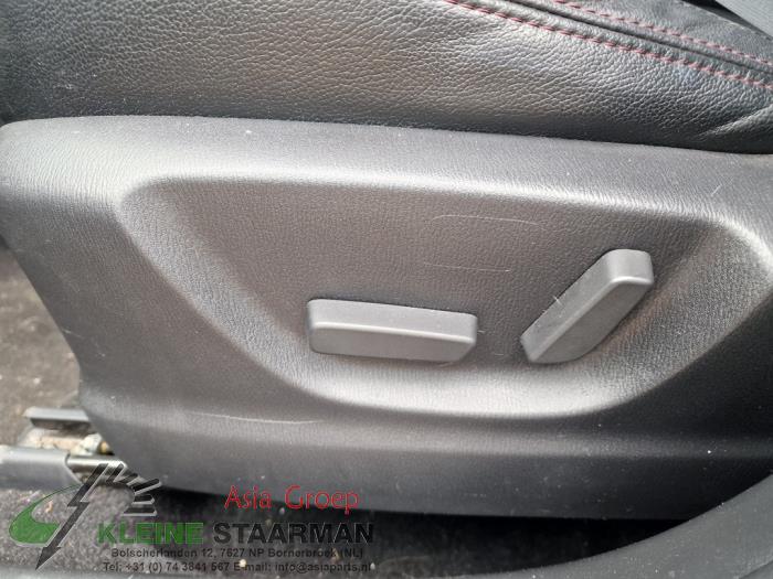 Seat, left from a Mazda CX-5 (KE,GH) 2.2 Skyactiv D 16V High Power 4WD 2016