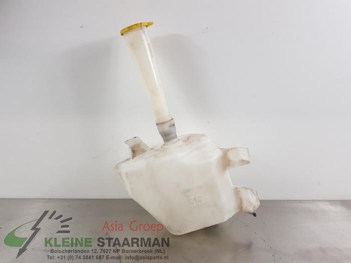 Front windscreen washer reservoir from a Nissan Almera Tino (V10M) 1.8 16V 2002