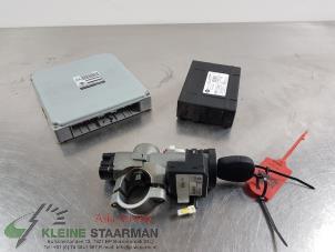Usados Cerradura de contacto y ordenador Nissan Almera Tino (V10M) 1.8 16V Precio de solicitud ofrecido por Kleine Staarman B.V. Autodemontage