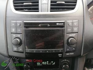 Used Radio CD player Suzuki Swift (ZA/ZC/ZD) 1.2 16V Price on request offered by Kleine Staarman B.V. Autodemontage