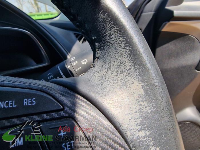 Steering wheel from a Mazda CX-3 2.0 SkyActiv-G 120 2WD 2016