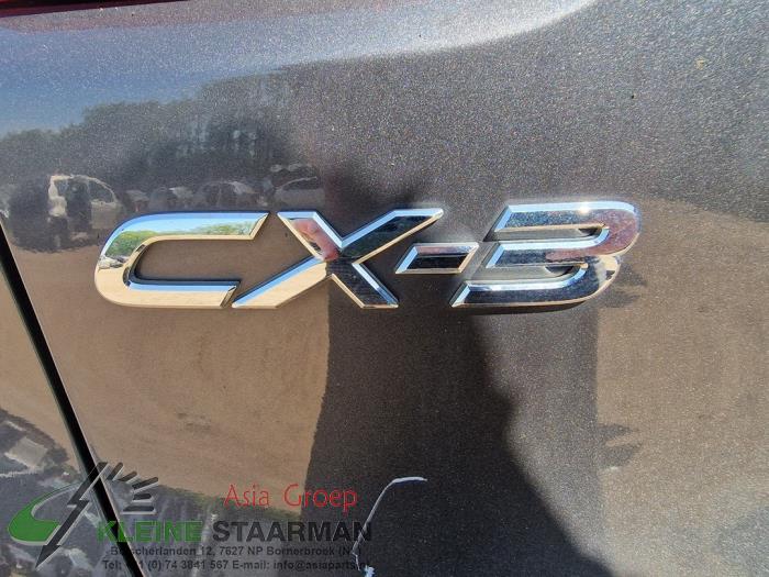 Moteur lève vitre arrière droit d'un Mazda CX-3 2.0 SkyActiv-G 120 2WD 2016