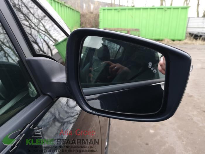 Rétroviseur extérieur droit d'un Nissan Leaf (ZE1) 40kWh 2018