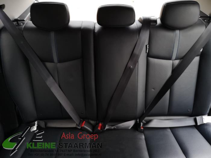 Cinturón de seguridad izquierda detrás de un Nissan Leaf (ZE1) 40kWh 2018