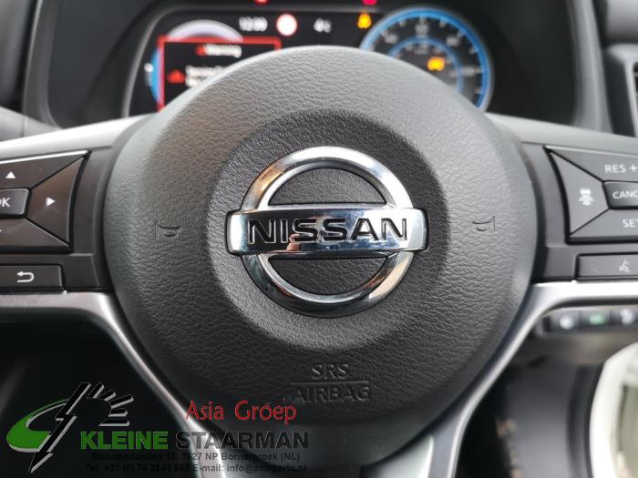 Left airbag (steering wheel) from a Nissan Leaf (ZE1) 40kWh 2018
