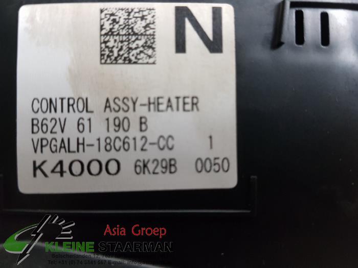 Panel de control de calefacción de un Mazda 3 (BM/BN) 2.2 SkyActiv-D 150 16V 2017